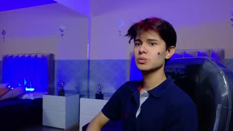 derek_sinn online show from June 8, 2026, 8:20 pm