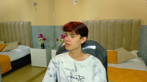 derek_sinn online show from June 12, 2026, 8:41 pm