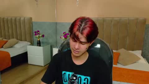 derek_sinn online show from June 16, 2026, 8:33 pm