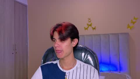 derek_sinn online show from July 7, 2026, 3:53 am