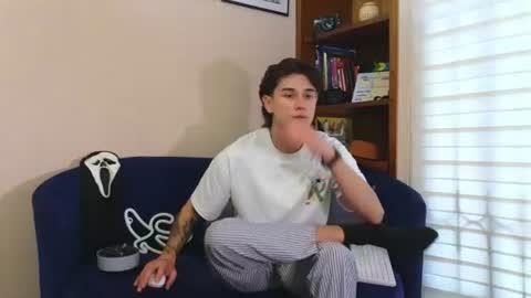 Derek online show from June 17, 2026, 10:43 pm