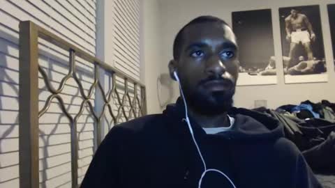 Snapshot of derekthetruth2 chatting on September 10, 2025, 1:05 am derekthetruth2 online show from September 10, 2025, 1:05 am