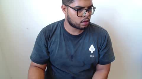 derick_0013 online show from May 7, 2026, 3:28 pm