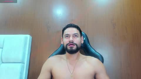 Snapshot of derrybigger_cm chatting on October 17, 2025, 10:23 pm DerryBigger CM online show from October 17, 2025, 10:23 pm