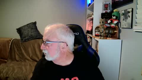 Snapshot of desertknight56 chatting on December 4, 2024, 3:26 am D K online show from December 4, 2024, 3:26 am