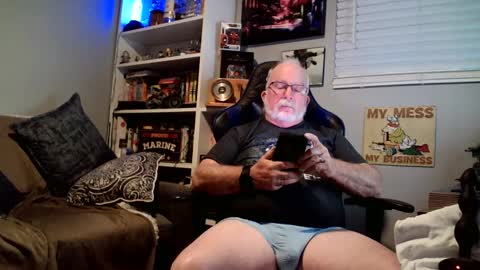 Snapshot of desertknight56 chatting on February 25, 2025, 1:30 am D K online show from February 25, 2025, 1:30 am
