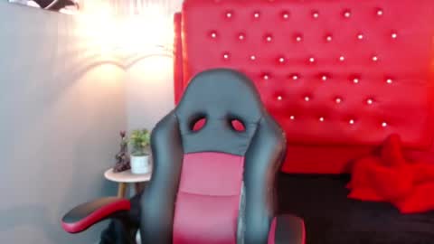 Snapshot of designturbate chatting on December 16, 2024, 11:07 pm Designturbate online show from December 16, 2024, 11:07 pm