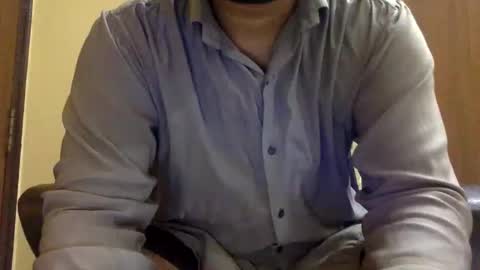 Snapshot of desiguylund chatting on June 1, 2026, 6:20 pm desiguylund online show from June 1, 2026, 6:20 pm