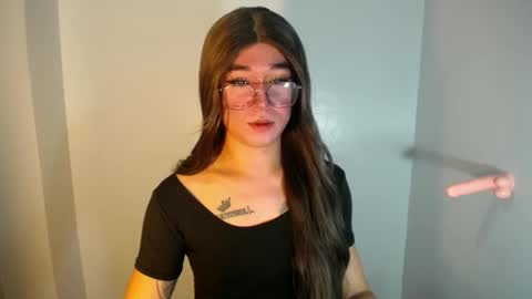 LORINE online show from December 23, 2024, 2:17 pm