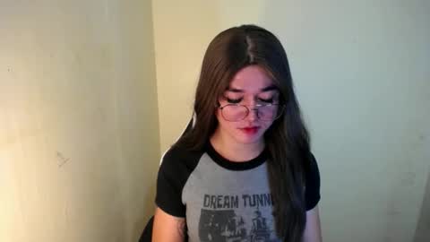 LORINE online show from February 7, 2025, 7:38 pm