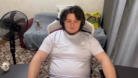 Snapshot of desiredude9 chatting on October 14, 2025, 6:42 pm desiredude9 online show from October 14, 2025, 6:42 pm