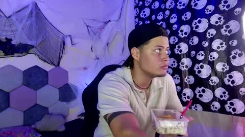 Snapshot of desireduo_tgn chatting on October 19, 2025, 6:19 pm TORI AND MR. BEAR online show from October 19, 2025, 6:19 pm