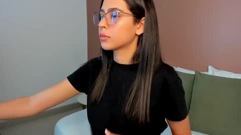 Snapshot of desireee_ chatting on September 18, 2025, 12:07 pm desire online show from September 18, 2025, 12:07 pm