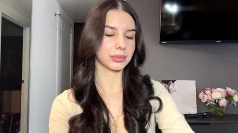 desireefolino online show from February 5, 2026, 7:13 am