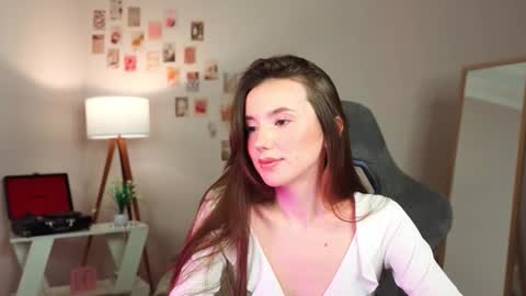 Snapshot of desofia chatting on December 23, 2025, 4:54 am Maya online show from December 23, 2025, 4:54 am