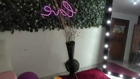 Snapshot of destinyhills_ chatting on September 22, 2025, 12:07 pm Destiny online show from September 22, 2025, 12:07 pm