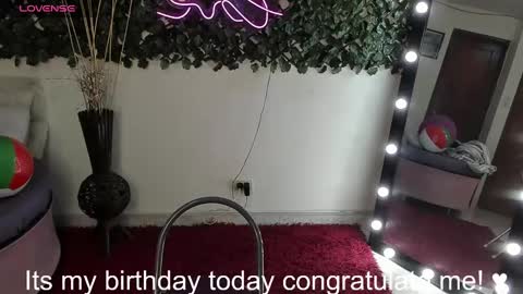 Snapshot of destinyhills_ chatting on September 29, 2025, 12:32 pm Destiny online show from September 29, 2025, 12:32 pm