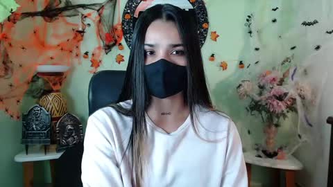 Snapshot of destinyhills_ chatting on October 10, 2025, 12:15 pm Destiny online show from October 10, 2025, 12:15 pm