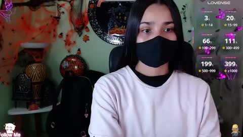 Snapshot of destinyhills_ chatting on October 17, 2025, 12:19 pm Destiny online show from October 17, 2025, 12:19 pm