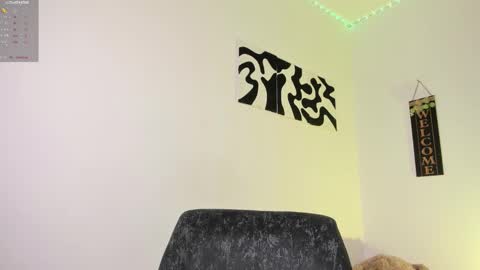 Snapshot of desty_y chatting on October 17, 2025, 7:05 pm desty_y online show from October 17, 2025, 7:05 pm