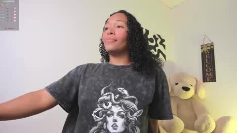 desty_y online show from November 17, 2025, 5:19 pm