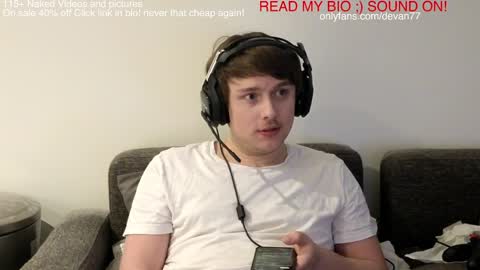 Snapshot of devantheplug chatting on December 15, 2024, 2:27 pm Devan online show from December 15, 2024, 2:27 pm