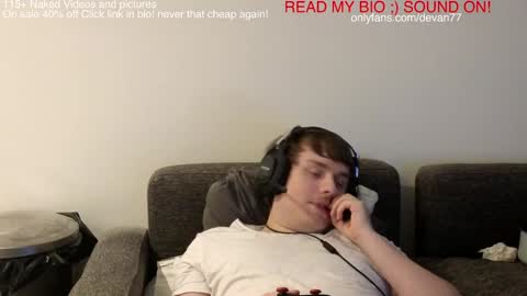 Snapshot of devantheplug chatting on December 24, 2024, 4:00 am Devan online show from December 24, 2024, 4:00 am