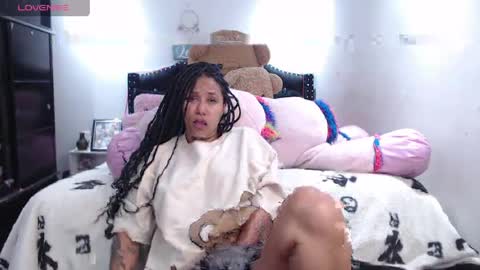 devi_black_13_ online show from May 6, 2026, 1:36 am