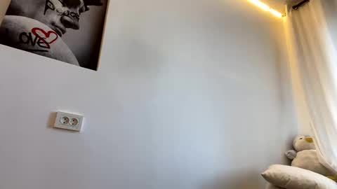 Emily online show from November 25, 2025, 7:52 am