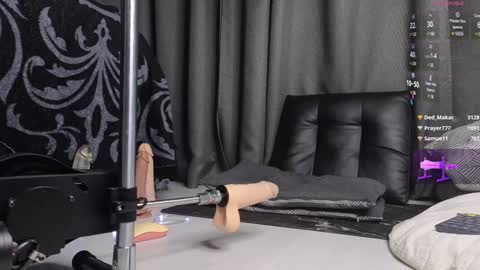 Snapshot of devil_s_bride chatting on January 24, 2025, 6:03 am devil_s_bride online show from January 24, 2025, 6:03 am