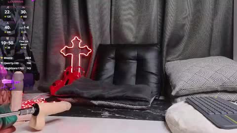 Snapshot of devil_s_bride chatting on March 8, 2025, 2:23 am devil_s_bride online show from March 8, 2025, 2:23 am