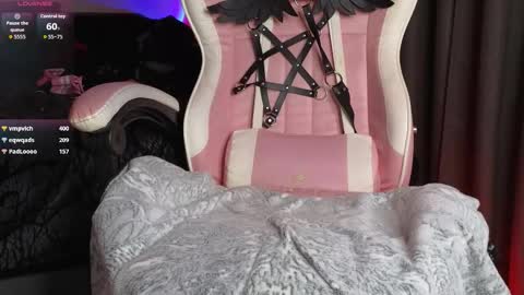 Snapshot of devil_s_bride chatting on February 21, 2026, 2:18 pm devil_s_bride online show from February 21, 2026, 2:18 pm