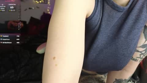 Snapshot of devil_s_bride chatting on February 27, 2026, 2:06 pm devil_s_bride online show from February 27, 2026, 2:06 pm