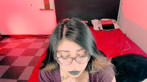 Snapshot of devilfox29 chatting on March 1, 2025, 4:37 am L I NA online show from March 1, 2025, 4:37 am