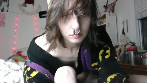 Snapshot of devilg1rl chatting on December 25, 2024, 2:35 am poutyangel online show from December 25, 2024, 2:35 am