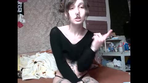 Snapshot of devilg1rl chatting on March 1, 2025, 11:47 pm poutyangel online show from March 1, 2025, 11:47 pm