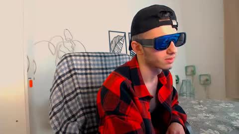 devin_ho online show from February 23, 2025, 12:19 am