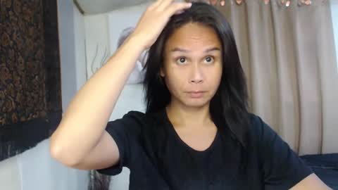 Snapshot of devine_g chatting on December 16, 2024, 2:25 am Igat online show from December 16, 2024, 2:25 am