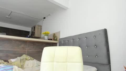 Snapshot of dewolk chatting on October 9, 2025, 10:02 am thumb up me please its important online show from October 9, 2025, 10:02 am