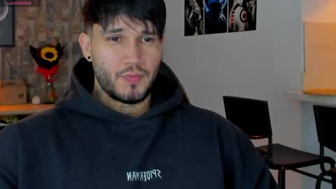 JULIAN online show from May 8, 2026, 11:54 pm