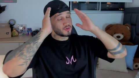 JULIAN online show from May 12, 2026, 1:47 am