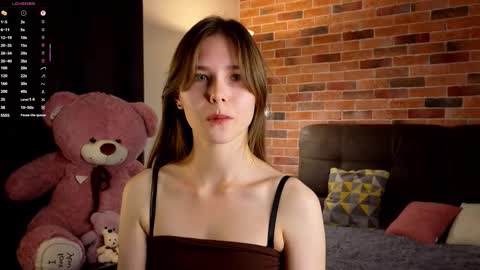 Snapshot of deyvessa chatting on October 6, 2025, 5:43 pm Kira online show from October 6, 2025, 5:43 pm