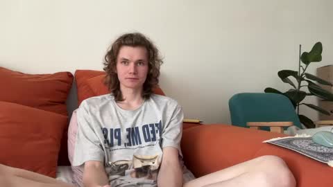 Snapshot of di_n_alex chatting on May 17, 2026, 8:12 am Di Alex online show from May 17, 2026, 8:12 am