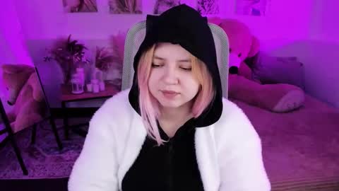 Snapshot of diaangell chatting on February 18, 2026, 7:43 pm Dia online show from February 18, 2026, 7:43 pm