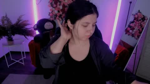 Snapshot of diaangell chatting on June 7, 2026, 6:33 pm Dia online show from June 7, 2026, 6:33 pm