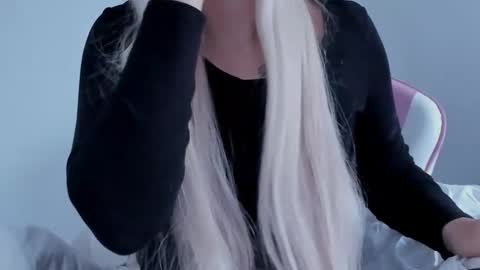 Snapshot of diamond_ava_ chatting on December 29, 2024, 7:28 am Thea online show from December 29, 2024, 7:28 am