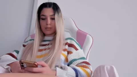 Snapshot of diamond_ava_ chatting on January 30, 2025, 7:50 am Thea online show from January 30, 2025, 7:50 am