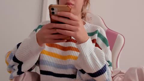 Snapshot of diamond_ava_ chatting on February 3, 2025, 7:29 am Thea online show from February 3, 2025, 7:29 am