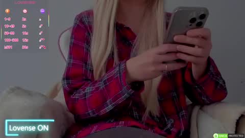 Snapshot of diamond_ava_ chatting on February 21, 2025, 6:40 am Thea online show from February 21, 2025, 6:40 am