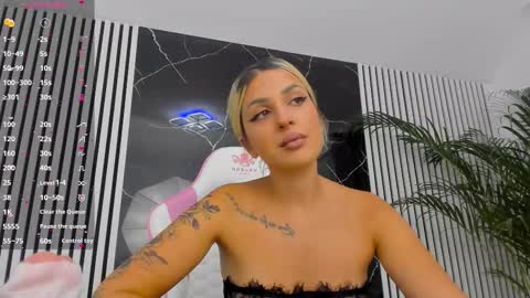 Snapshot of diamond_ava_ chatting on September 16, 2025, 6:31 pm Thea online show from September 16, 2025, 6:31 pm